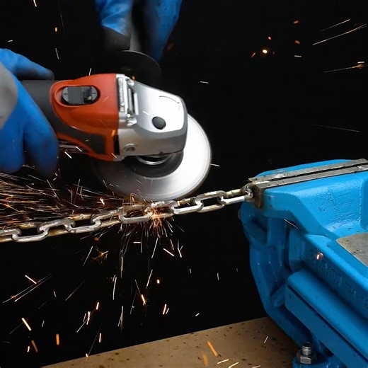 A passionate DIYer must try these unique iron chain tables | MetDaan DIY