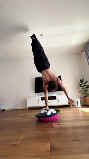 Calisthenics One-Arm Handstand Progression — Is This a Vibe?