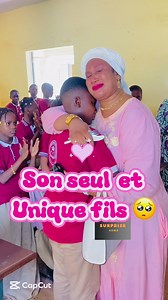 Surprise émouvante pour maman : elle pleure en parlant de son fils
