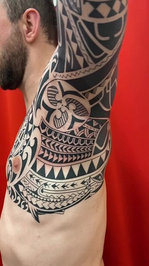 Maori Tattoo Kunst von Duck in Berlin