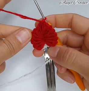 Amazing beutiful crochet hair pin for girls😍#Angel_crochet_the_best #crochetersofinstagram #crochetamigurumi #crochetpattern #crochetaddict #crochetlover #crocheting #crocheted #crochet | Angel crochet