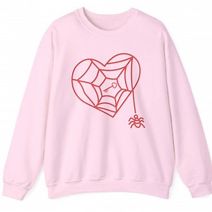 Spiderweb Herz Sweatshirt | Herzförmiges Netz mit hängender Spinne zum Valentinstag - Etsy.de