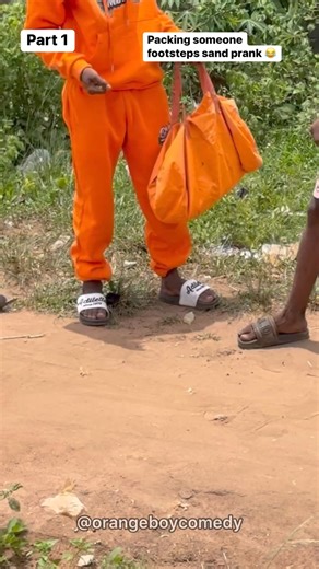 Packing someone footsteps sand prank | Orangeboycomedy