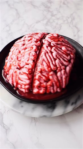 Un gâteau cerveau à l'halloween c'est toujours winner ! :-D crédit : @_bellabakes Pour le moule, nous avons plusieurs grandeurs https://aux-arts-de-la-table.com/recherche?controller=search&orderby=position&orderway=desc&r=true&search_query_by_ref=fd-pha&submit_search_by_ref=Ref Vous trouvez ça un peu trop dégeu ? On a plein de choses pour faire vos gâteaux, cupcakes, chocolats, biscuits, jujube pour Halloween. https://aux-arts-de-la-table.com/51-halloween | Aux arts de la table