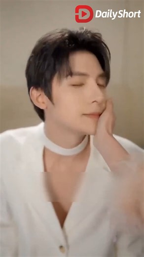 My boyfriend is so cute, like a dog~ Download 퐃퐚퐢퐥퐲 퐒퐡퐨퐫퐭 퐀퐏퐏<https://dailyshort.go.link/fLzsj> 퐭퐨 퐰퐚퐭퐜퐡 퐭퐡퐞 퐟퐮퐥퐥 퐞퐩퐢퐬퐨퐝퐞. 朗 #LoveinDisguise #是機器人的話結個婚也沒關係吧 #shortdrama #cdrama #MiniSeries #cdramalovers #fyp #romantic #reelsvideo #lovestory #love #cp #MustWatch #Sweet #dailyshort #kiss | Daily Short | Facebook