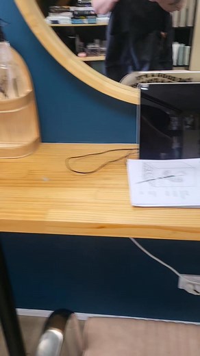 Quiet day in salon today = Latisha and I getting some school work done ✔️ I got a colour refresh, cut, blow-dry and fun with extensions 🤭 Thanks Latisha 🥰 #StayPeachy #TeamPeachy #hair #hairdresserlife | Just Peachy Hairdressing