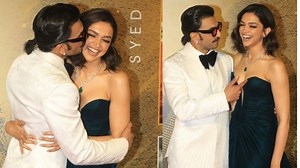 Oh So Romantic!😍 - Ranveer Kisses Deepika, Full On PDA Moments On Red Carpet Of 83 Grand Premiere | Bollywood Now