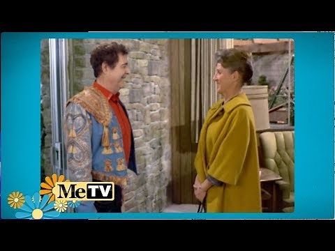 Johnny Bravo Meets Alice - "Brady Bunch" - MeTV