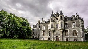 Exploring a Forgotten 17th-Century French Castle #abandonedplaces #historicalhomes #castle | Explomo