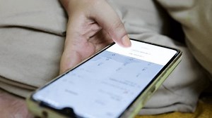 personne composant le numéro de téléphone : vidéo de stock (100 % libre de droit) 3925531781 | Shutterstock