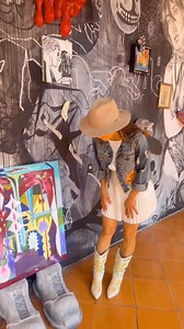 2.9K views · 55 reactions | Enamorarse cualquiera, AMAR es algo que no se puede explicar, solo SE SIENTE. … Amar es poner en una balanza lo bueno y lo malo de esa persona y después decidir amarla. El amor es una decisión consciente. Puedes sentir una gran admiración por alguien, puedes desear tener una relación con alguien, puedes estar muy agradecido por lo que alguien ha hecho por ti, pero eso no significa que lo ames. | Columba Latina | Facebook