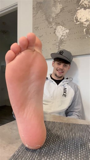 Such a weak little piggy for these soles😂