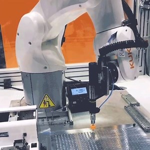 23 reactions | Not only can robots easily assist with large payloads and separate people from traditionally dirty tasks, but they also take mundane duties off of workers’ plates, such as fastening. >> https://bit.ly/2YJeicf | KUKA | Facebook