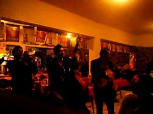 Por Unos Ojitos Negros