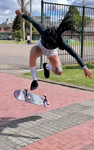 Heelflip backside 🩷✨ #skateboard #skateboarding #skate #skateboardingisfun #skatelife #trashermagazine | Daniella Pissarello