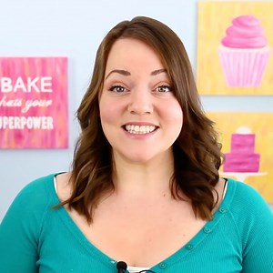 Would this be your dream baby shower cake? Who else feels the warmth amidst the cold looking at this masterpiece? ❄️💙 | The Icing Artist