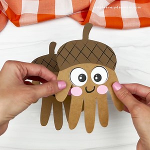 🖐️ Acorn Handprint Craft ✂️ Get the template on the blog | Simple Everyday Mom