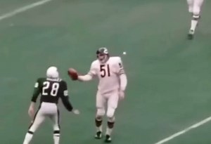 Dick Butkus trolling the defense was all time 🤣🤣🤣🙏 (via @nflfilms) | FOOTBALLVILLE