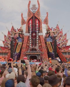 Wolter Kroes & De Nachtbrakers brachten tijdens POWER HOUR een primeur van niveau ten gehore: het gloedjenieuwe X-Qlusive Holland 2023 anthem 'Leven Om Te Raven'. Met deze grandioze plaat wisten zij als geen ander hoe ze de boel eens flink op z'n kop moesten zetten. Kan jij niet wachten om compleet uit je stekker te gaan op deze ultieme feestplaat? Pre-save 'm dan nu via q-dancemusic.ffm.to/leven-om-te-raven 🦁🔊 #XQHolland #Qdance | Q-dance