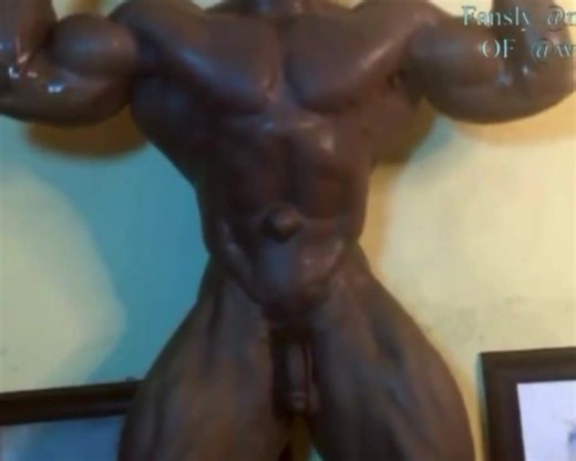 African bodybuilder flexing,posing and stroking - ThisVid.com