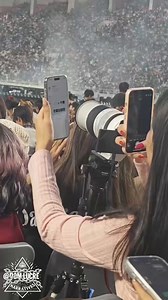 🔥🚨DEVELOPING: This Chinese woman has left the internet stunned after learning what she is doing with this phone and camera. There are people paying her to appear as if they are at the concert, users pay someone to take a picture of their TWT profile. This gives them content and helps their image due to the seat being so close to the stage, This is an evolution from when ‘an influencer claims to have traveled to Italy on a lavish vacation but has never left their apartment.’The internet is gett