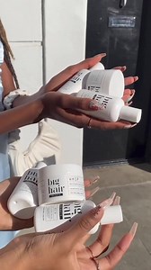 💛 GIVEAWAY TIME 💛 One lucky winner will receive: 1. One Boho Locs pack from our Blonde, Bad, and Bougie collection and one Boho Locs from our standard collection 2. A luxury hair care set from @bighair 3. A $100 gift card from @blkandgrn Please follow these rules to enter: 1. Like and comment on this post 2. Share this post to your stories as an extra entry 3. Follow @boholocs *This giveaway closes on June 24, 2022 at 11:59pm EST. To enter, you must be 18 . Giveaway is open to anyone in the Un