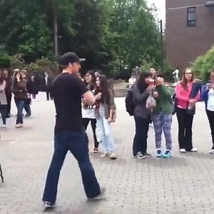 Strolling around the quad at Green River Community College in Auburn, WA :) #joshvietti #violin #greenriver #college #auburn #wa #timber #kesha #violinist | Josh Vietti