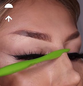 This celebrity plastic surgery look for Halloween is unreal 😱 | The Prank Collective