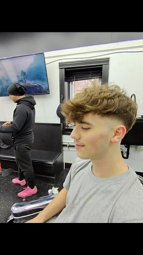 Low Skin Fade Taper W/ Scissor Trim On Top #barber #barbershop #barberlife💈 | Everett Kendall Barber Zone