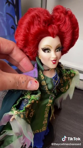 Limited Edition Winifred Sanderson HOCUS POCUS Doll Unboxing