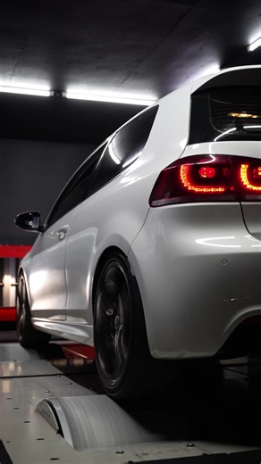 #Stage1Saturday's with this MK6 Golf R checking for our mcchip-dkr Stage 1 Ecu Tune! ---------------------------------------------------------- ✔️Mcchip-DKR Stage 1 ECU Flash Stock : 271 HP / 350 NM Stage 1 : 294.6 HP / 382 NM ---------------------------------------------------------- For more info on Volkswagen Tuning contact us today! ---------------------------------------------------------- 📟 LINE@ - @ autowerks 📞 085-150-2321 📞 086-624-0990 📞 099-025-7777 ✅Developed & tested on Superflo