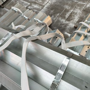 [Hot Item] High Quality Hot Rolled Equal Angle Steel for Construction with Holes