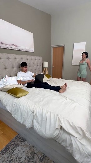 Nicole Zurich Visitando a Matias - Escenas Calientes Reveladas