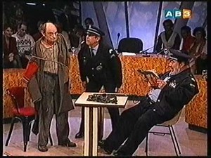 Sim et Francis Perrin - La 16 soupapes du Chef.mp4