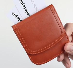 Alicia Klein Taxi wallet, capacity looks good, but disappoints - Walletopia