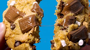 Today is World Baking Day, and we're celebrating with our favorite trio of Hershey-inspired cookies! 🍪🎉 Which is your favorite: HERSHEY’S KISSES Double Chocolate, Reese's Peanut Butter Blossom or HERSHEY'S S'mores? http://spr.ly/6185dTnaZ #WorldBakingDay | Hershey's Chocolate World