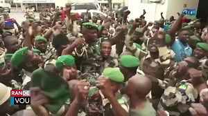 Aktyalite an Afrik: Jent yo nan lan Bay Lapolis Lòd Pou Mete Anbasadè Franse a Deyò e nan Gabon Jent la Nonmen Jeneral Brice Oligui Nguema Kòm Lidè Tranzisyon an Dapre plizyè ekspè Kou Deta militè tou 2 peyi yo sanble tèt koupe. | VOA Kreyòl