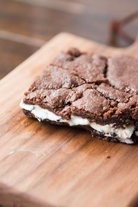 Cookies & Cream Brownies (Only 4 Ingredients!) - Oh Sweet Basil