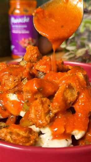 Creamy, spiced butter chicken 🤝 crispy fries and melty paneer cheese! These two iconic dishes come together for a mouthwatering twist on classic Canadian poutine like you've never tasted before! Ingredients 2.2 lb red potatoes, peeled or not, cubed 2 tbsp vegetable oil 14 oz paneer cheese, paneer cheese or cheese curds, cubed 1 ½ lb boneless, skinless chicken breasts (about four small breasts), cubed ½ cup plain Greek yogurt 3 garlic cloves, finely chopped 1 tbsp fresh ginger, finely chopped 1 