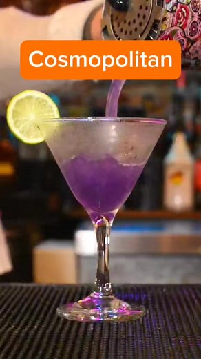 3.7K views · 65 reactions | Cosmopolita  #bartender #cosmopolitan #vodka #recetasdetragos #cocteleria #barman #bamanlife | BarBuddies | Facebook