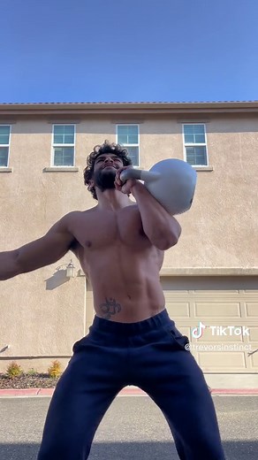 #kettlebellworkout #kettlebellcore #kettlebelltraining #homeworkout #nogymnoproblem #workoutplan #tiktokfitness #trainingadvice #trainingtips