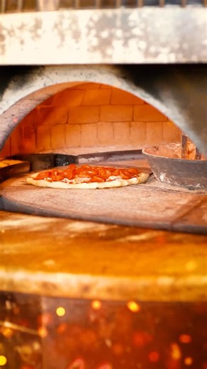 When you’re craving homemade wood fired pizza, an ice cold beverage and friendly service, you know where to go. Crust & Craft, open daily for lunch & dinner. | Crust & Craft
