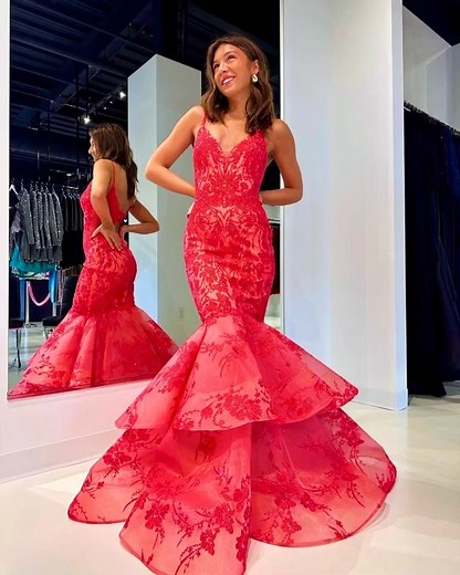 double tap if you're going prom shopping soon 💗✨ . . . Style: EW35038The RageW35 | Ellie Wilde