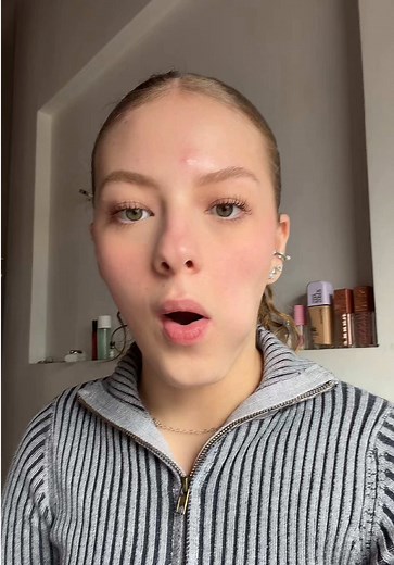 Cómo disimular un grano rápido: iluminador y maquillaje