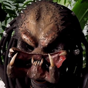 This prosthetic alien mask is INSANE!! 👏 Credit: Ellimacs SFX | VT