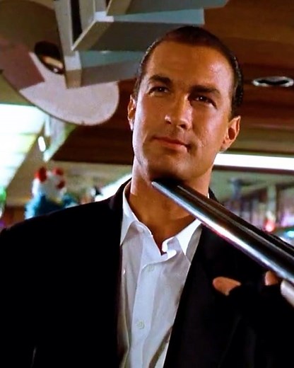 The ULTIMATE Grocery Store Justice! 😱 Steven Seagal's ONE-MAN ARMY vs Thugs | HARD TO KILL (1990)