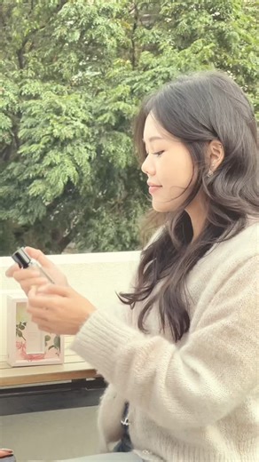 Carl & Claire on Instagram: "Meet BLOOM AFFAIR—a bundle of Spring Sonata & Morning Glory, perfectly paired to bring you a fresh and enchanting love story. Both are our bestsellers! Get each variant for under IDR 200K only with Bloom Affair. 💌 Shop now while the 2.2 sale lasts!"