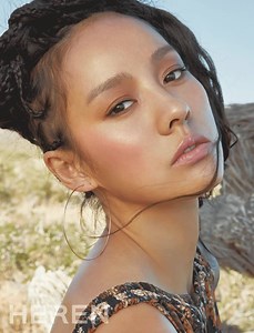 독보적인 아이콘 이효리가 표현한 NARS 와일드 내추럴 메이크업. 사막 위의 에너지를 압도하며 고요하게 빛나는 이효리만의 어데이셔스 뷰티를 HEREN 9월호에서 확인하세요. https://goo.gl/YuddhE | NARS Cosmetics