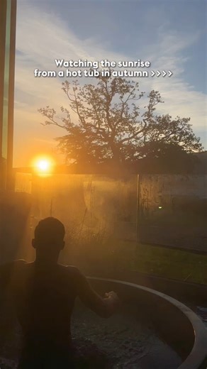 Steaming hot tub, chilly autumn/winter air, and a sunrise that warms the soul, could it get any cosier? 🍂🌅 📍 The Lake District | Love GREAT Britain