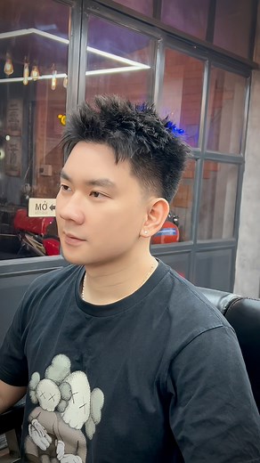 Kiểu Tóc Ivy Textture Sơn Tùng Cực Hot Trend Hè 2025 #dinhbaobarber #ironcap #bienhinhcucngau #tochottren2025 #textture #ivyleague #viral #xuhuong https://vt.tiktok.com/ZSrVP7hdF/ | Đình Bảo